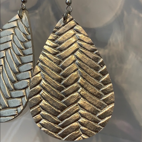 🌻3 for $12🖤Faux Leather Teardrop Dangle Earrings - Picture 2 of 2